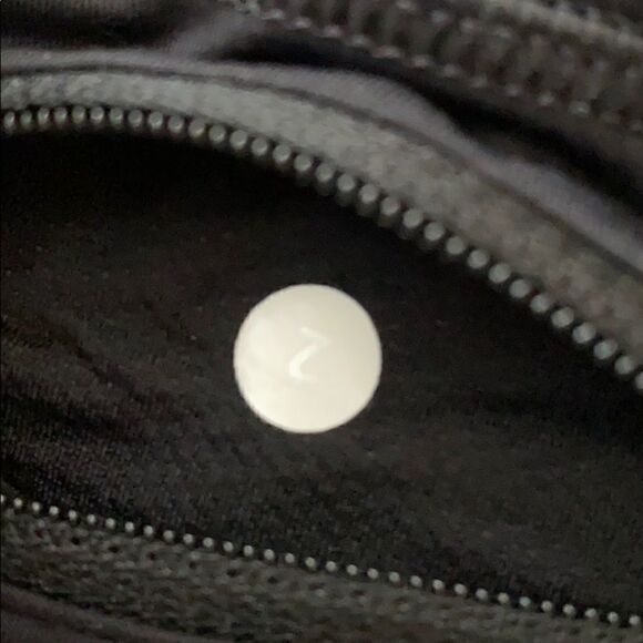 Lululemon run tight luxtreme stripe size 2 - Picture 2 of 3